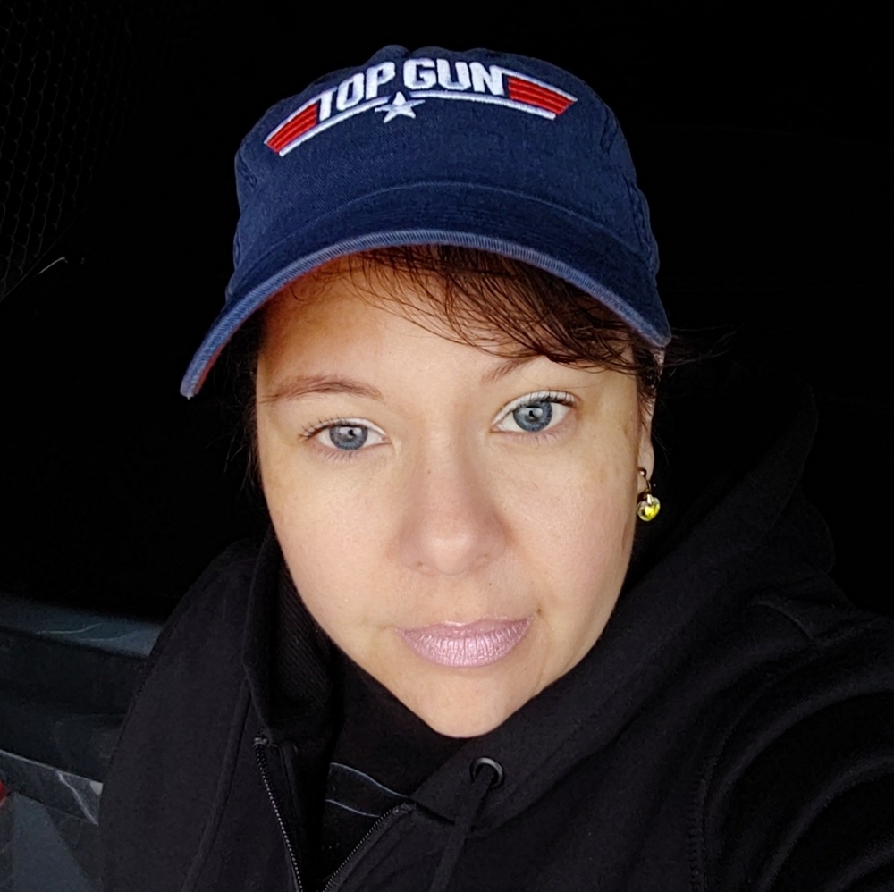 Meet your Posher, Lisa *OFFERS WELCOMED*